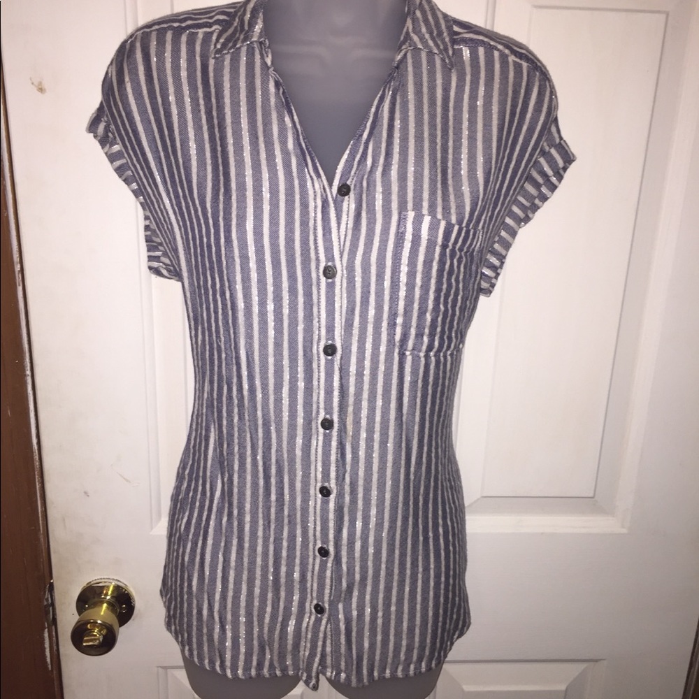 Button up short sleeve shirt